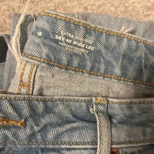 Old Navy Extra High-Rise Sky-Hi Wide Leg Jeans - Light Blue